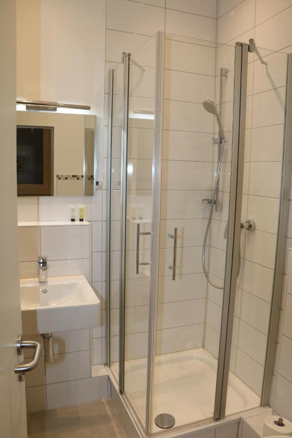 List Five - Your British Guesthouse Stuttgart Exteriör bild